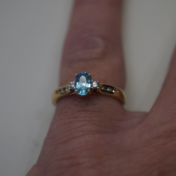 14KY Gold Genuine Aquamarine & Diamond Ring - Picture 6 of 8